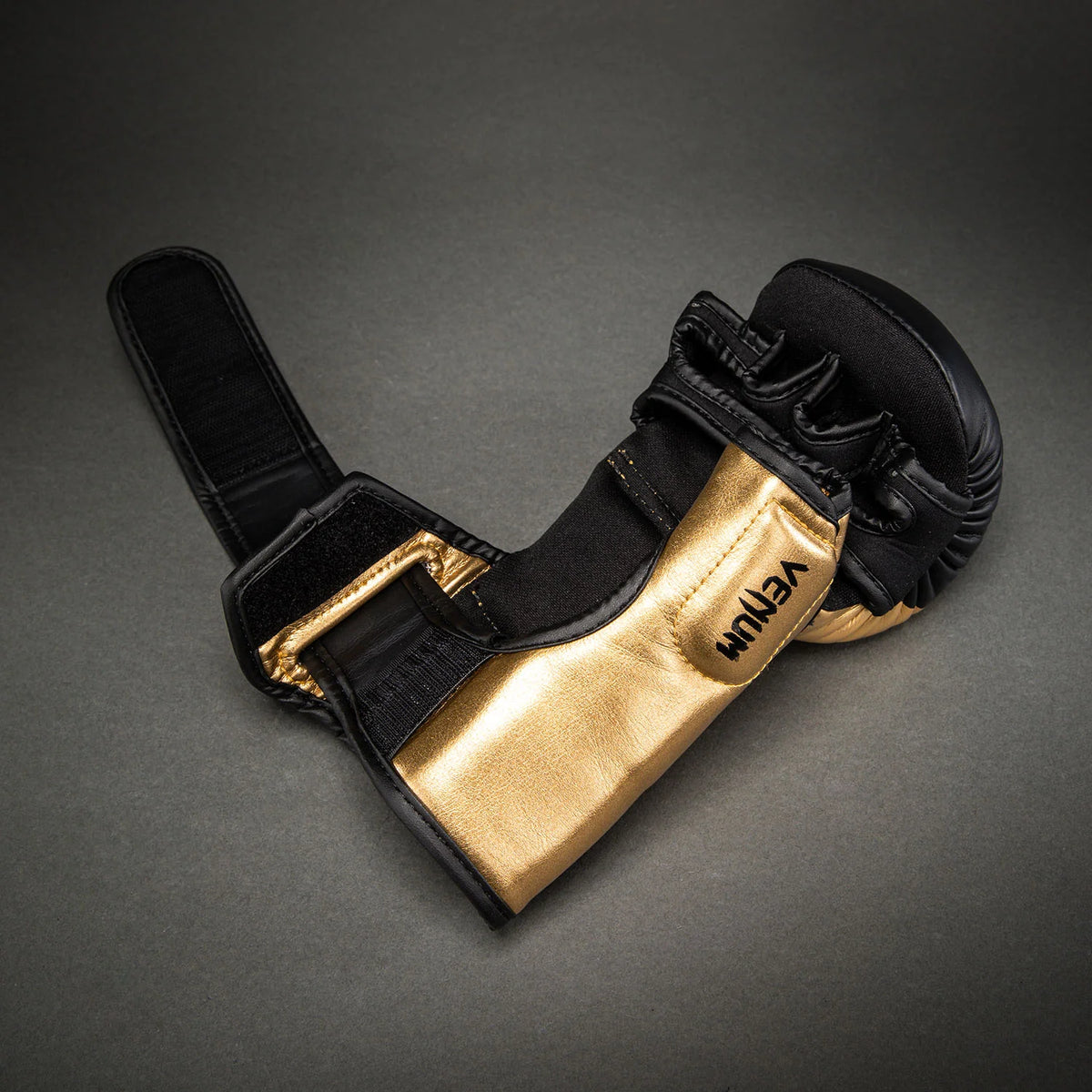 Guantes de Sparring Venum Attack 2.0 -  Dorado/Negro