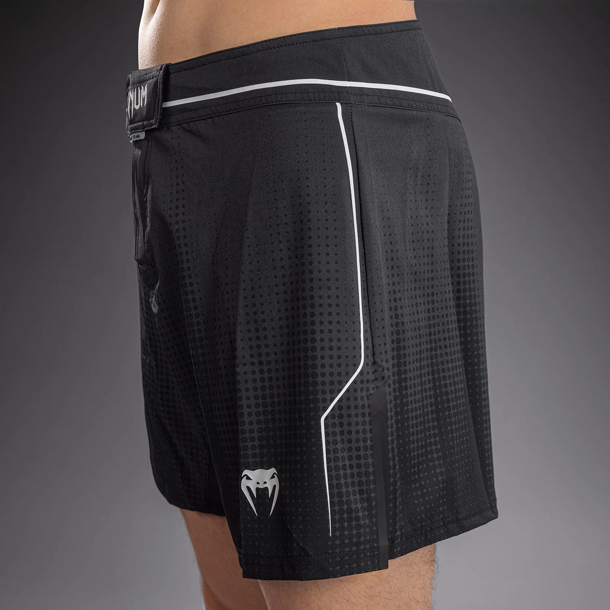 Shorts de Combate Venum   Stealth - Negro/Blanco