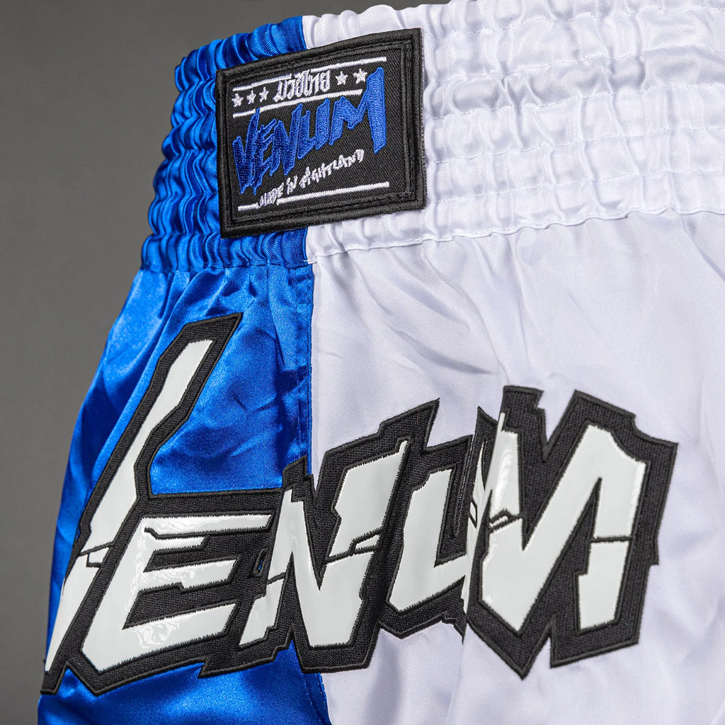 Shorts de Muay Thai Venum Inferno 2.0 - Blanco/Azul