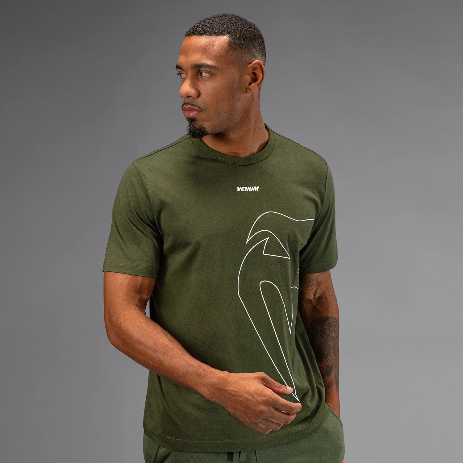 Camiseta Venum Giant Connect - Verde Ejército