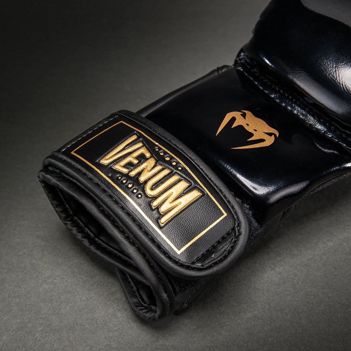 Guantes de Sparring Venum Attack 2.0 - Negro/Oro