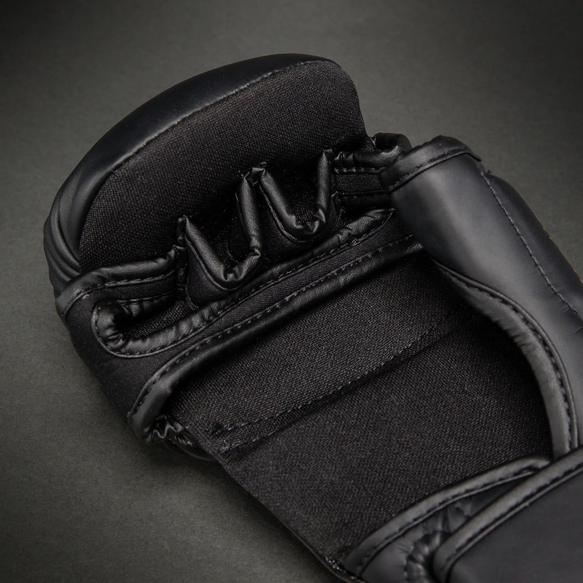 Guantes de Sparring Venum Attack 2.0 - Negro/Oro