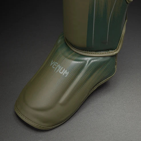 Espinilleras Venum Stealth  - Caqui/Verde Oscuro