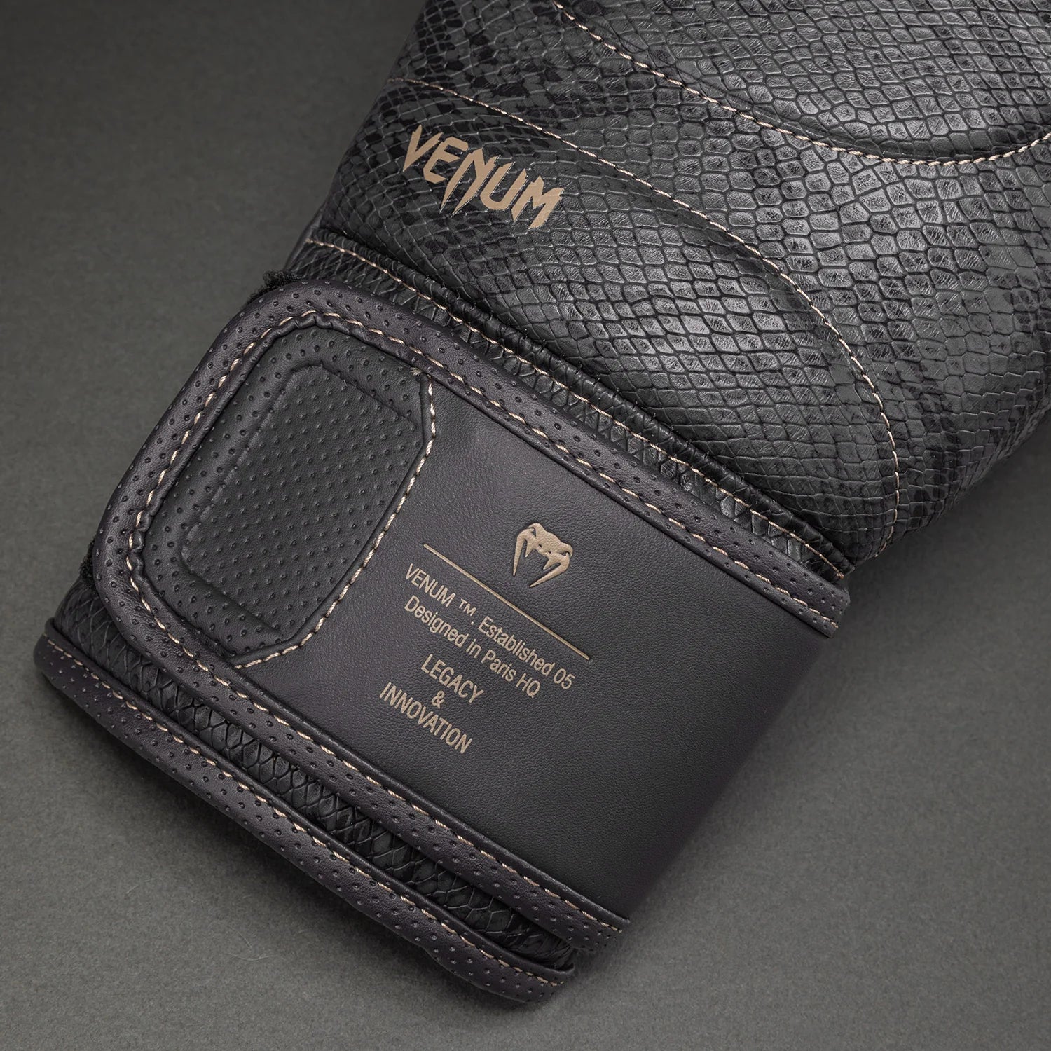 Guantes de boxeo Venum Impact Evo Scales - Gris oscuro