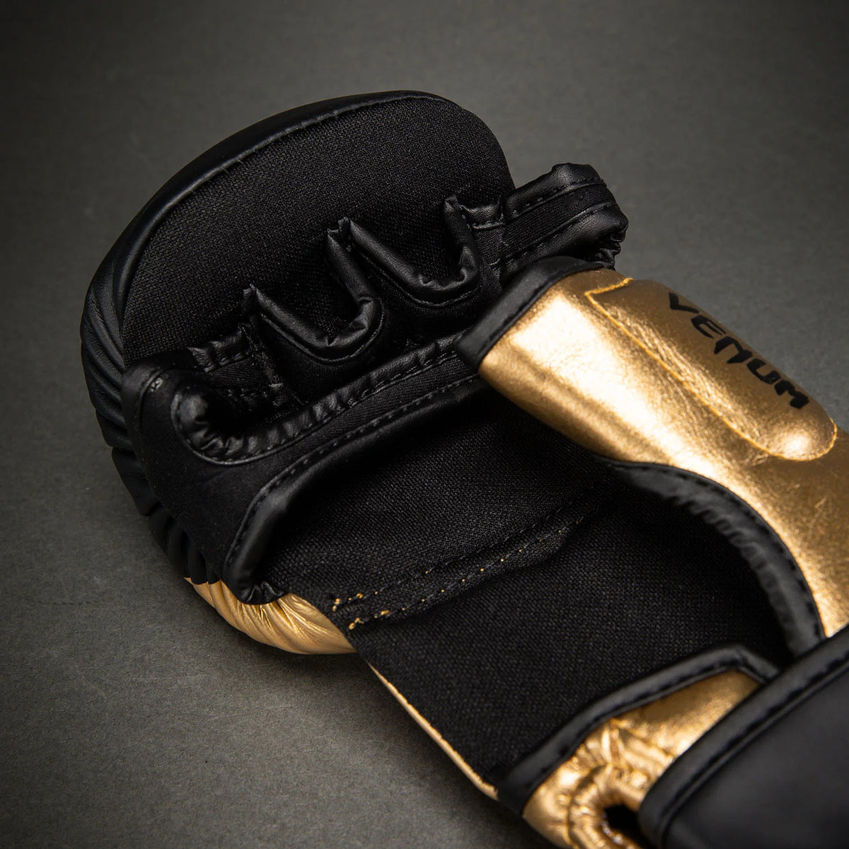 Guantes de Sparring Venum Attack 2.0 -  Dorado/Negro