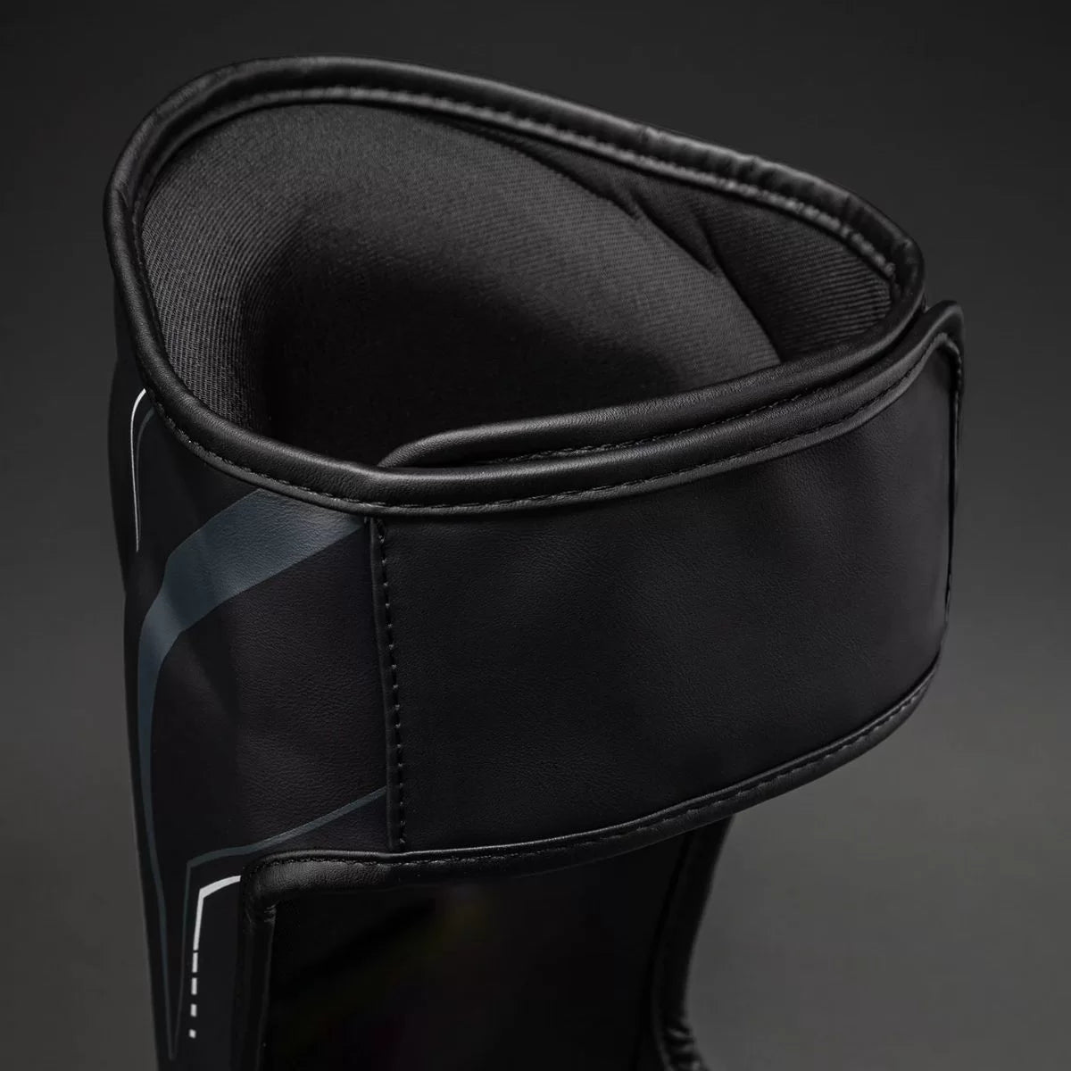 Espinilleras Venum Streamline – Negro/Blanco